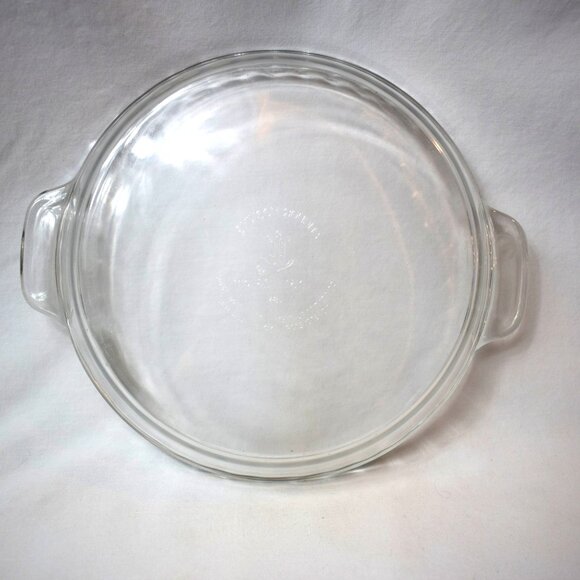 Vintage Anchor Hocking Scallop Edge Deep Dish Pie Dish with Handles - Picture 2 of 3